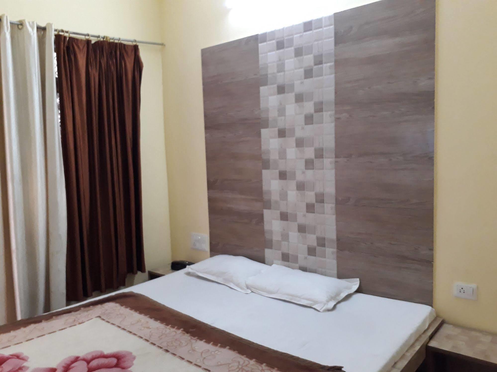 Hotel Golden Deluxe Divisione di Divisione di Jaipur Esterno foto