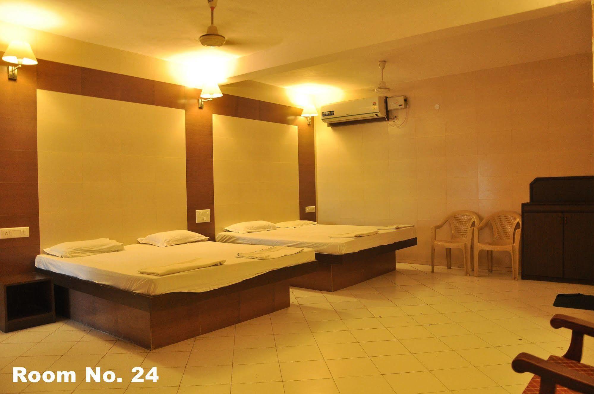 Hotel Golden Deluxe Divisione di Divisione di Jaipur Esterno foto